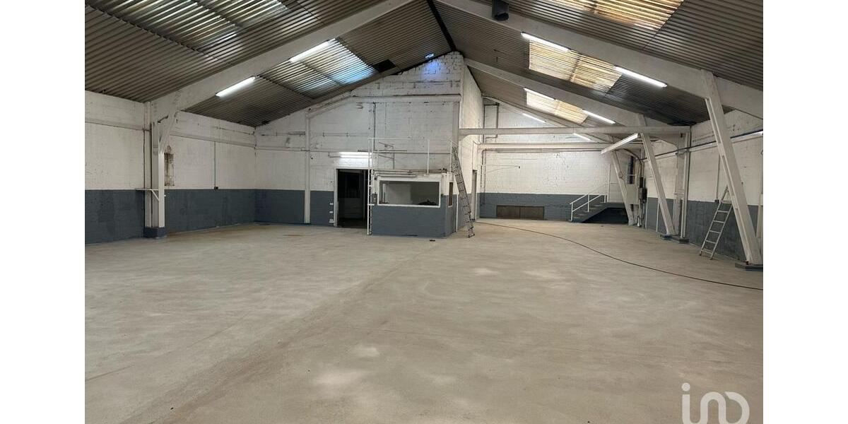 Büro- und Hallenfläche mit Krananlagen und eigener Trafostation in Mönchengladbach zimmer