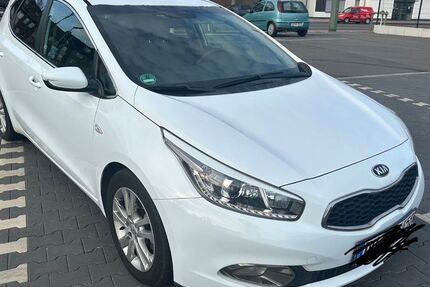 Kia ceed / Ceed 69.000 km 9.880 &euro; Duisburg 47138