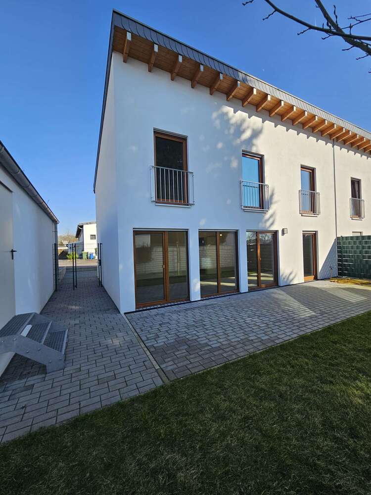Haus zum Mieten in Oberhausen 1.830 € 119.15 m²