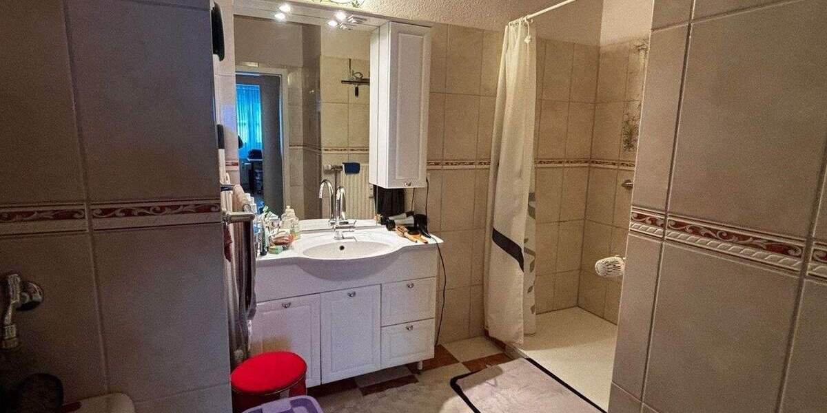 Etagenwohnung Krefeld Cracau - 3 Zimmer, 95 m&sup2;, 189.000&euro; | Angebot:25741183