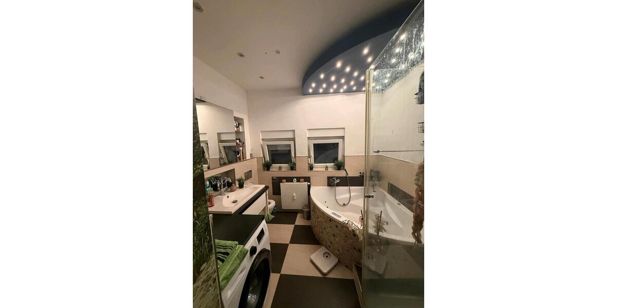 Ich biete eine wunderschöne 4 Zimmer whg.in lierenfeld an 4 zimmer