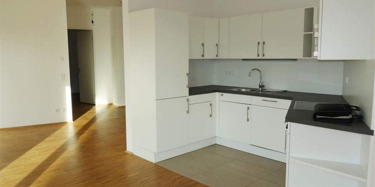 Attraktive 3 Zimmer Wohnung inkl. EBK , Fußbodenheizung, Süd-West Terrasse 3 zimmer