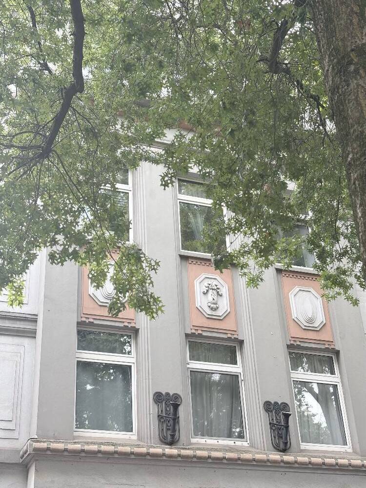 ART DECO und BAUHAUS-Architektur in schönster Form: Top gepfl. Wohn-Geschäftshaus in Stadtmitte !
