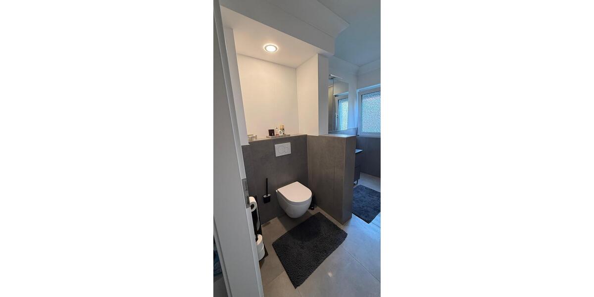 Luxuriös saniert & komplett möbliert 3 zimmer