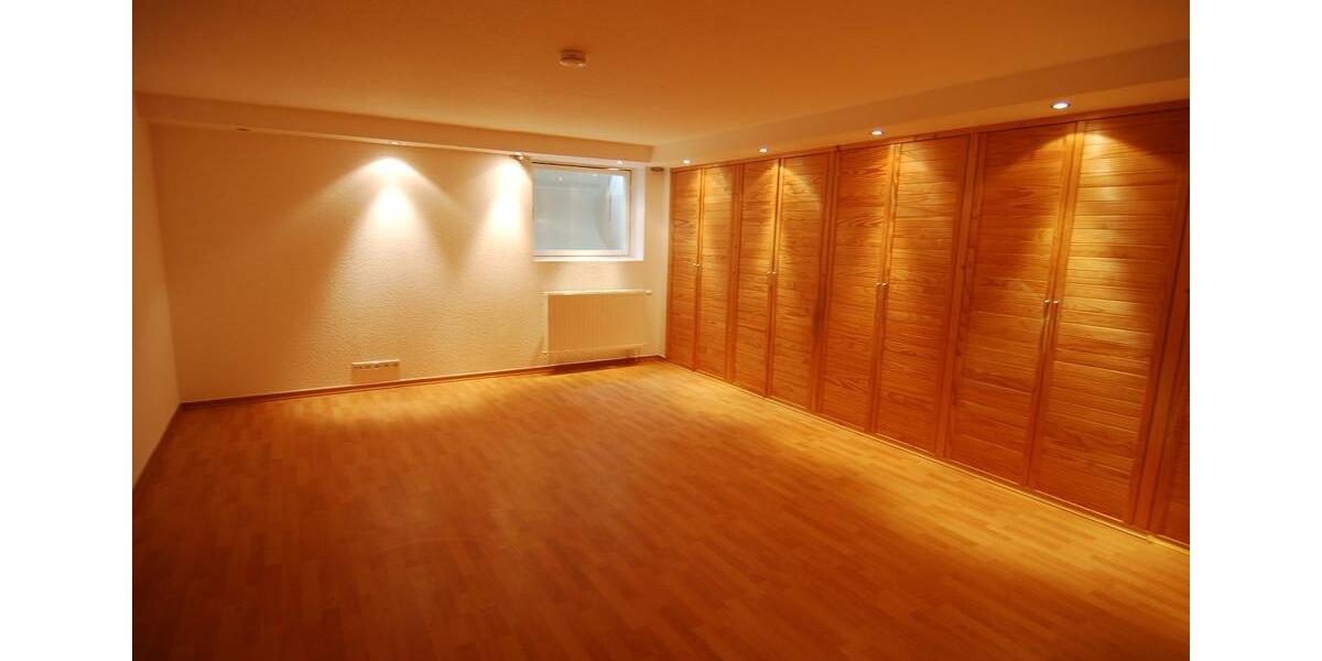 Einfamilienhaus Düsseldorf Stadtbezirk 5 - 6 Zimmer, 225 m&sup2;, 4.750&euro; | Angebot:24768105