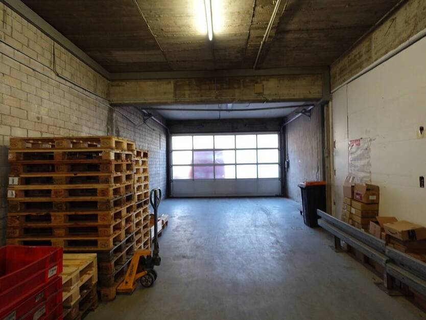 FREISTEHENDES GEWERBEOBJEKT MIT LAGER BÜRO UND BUNGALOW