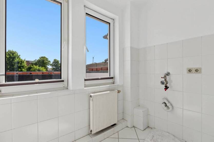 Haus-Feeling pur: 5-Zimmer-Wohnung mit Dachterrasse, eigenem Eingang & Garage