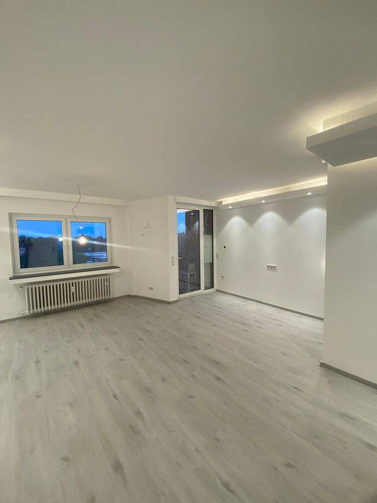 Furnished High end Apartment + Balcony + private parking
