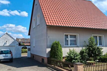 Kleines Haus aus den 60igern mit großem Grundstück