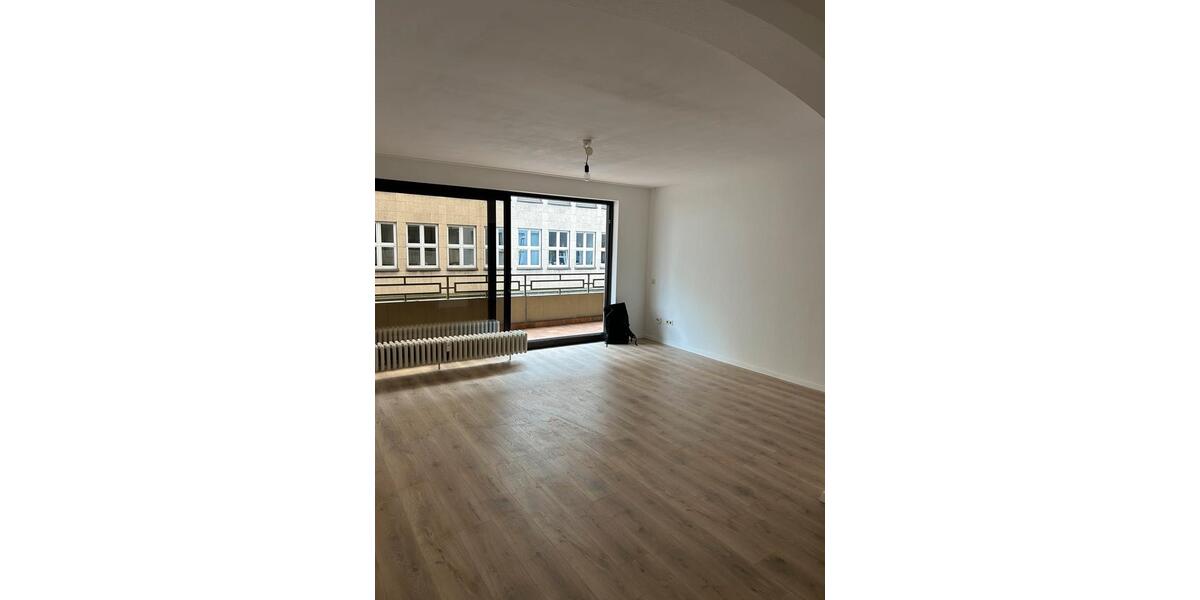 Helle bezugsfreie Eigentumswohnung im Wasserviertel mit Balkon 2 zimmer