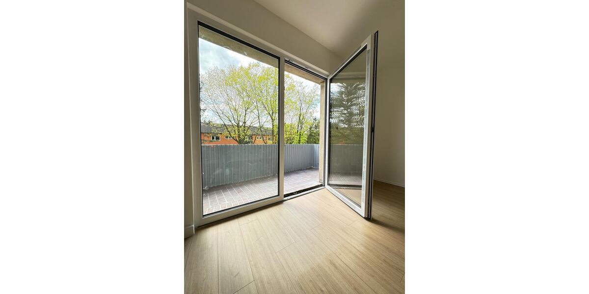 **Umfangreich sanierte 3-Zimmerwohnung, Balkon mit exklusivem Badezimmer im Herzen von Neukirchen** 3 zimmer