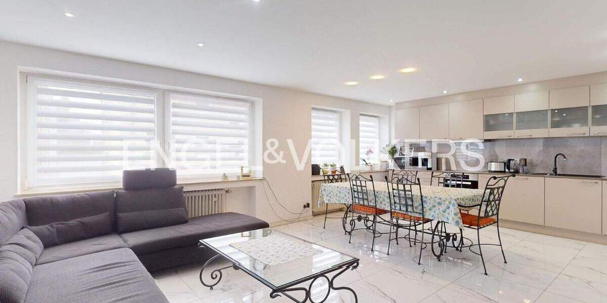 2 WE in einer großen Wohnung, Generationen Wohnen, Wohnen und Arbeiten, 2021 modernisiert, Aufzug im Haus, 2 Stellplätze..... 5 zimmer