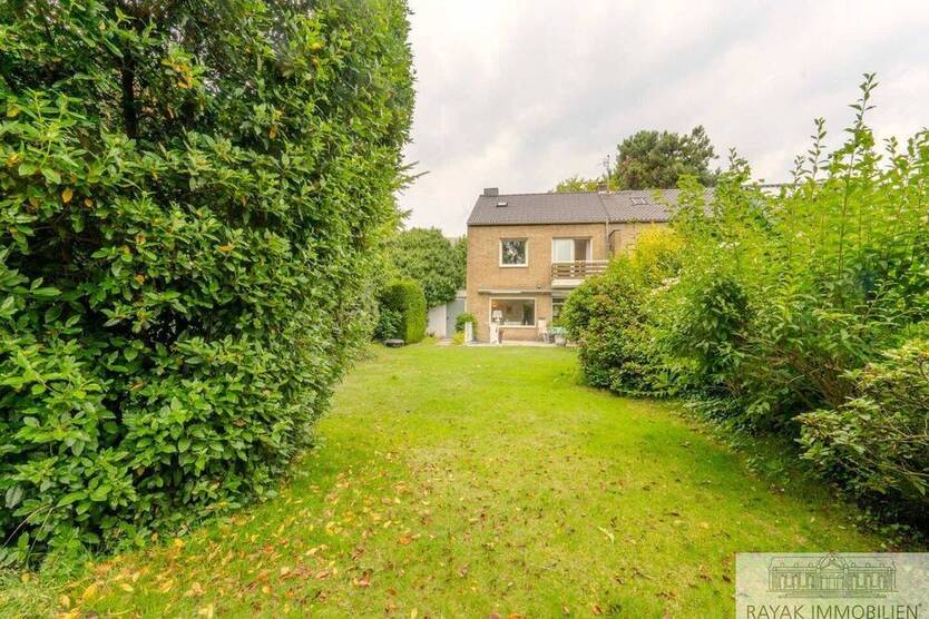 Gemütliches Familienhaus in Benrath mit Garten und Garage - Ihr neues Zuhause wartet!