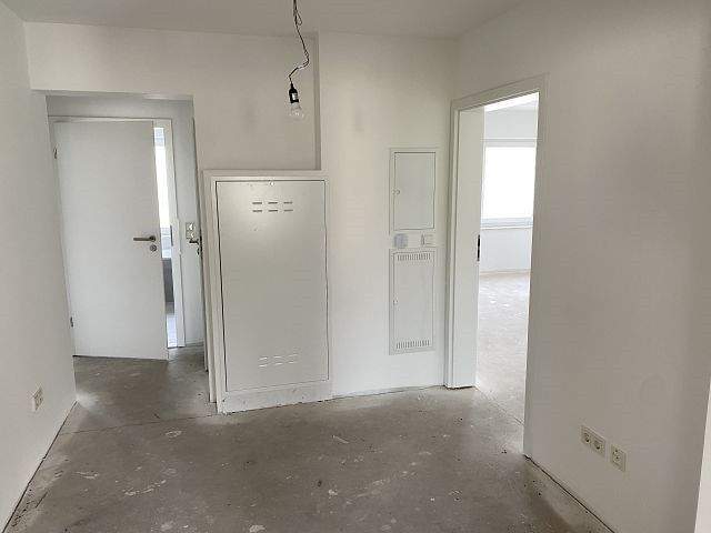 Top-Wohnung im 1. OG mit Balkon, energetisch kernsaniert 3 zimmer