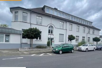 Moderne Lagerhalle im Gewerbepark-Süd zimmer