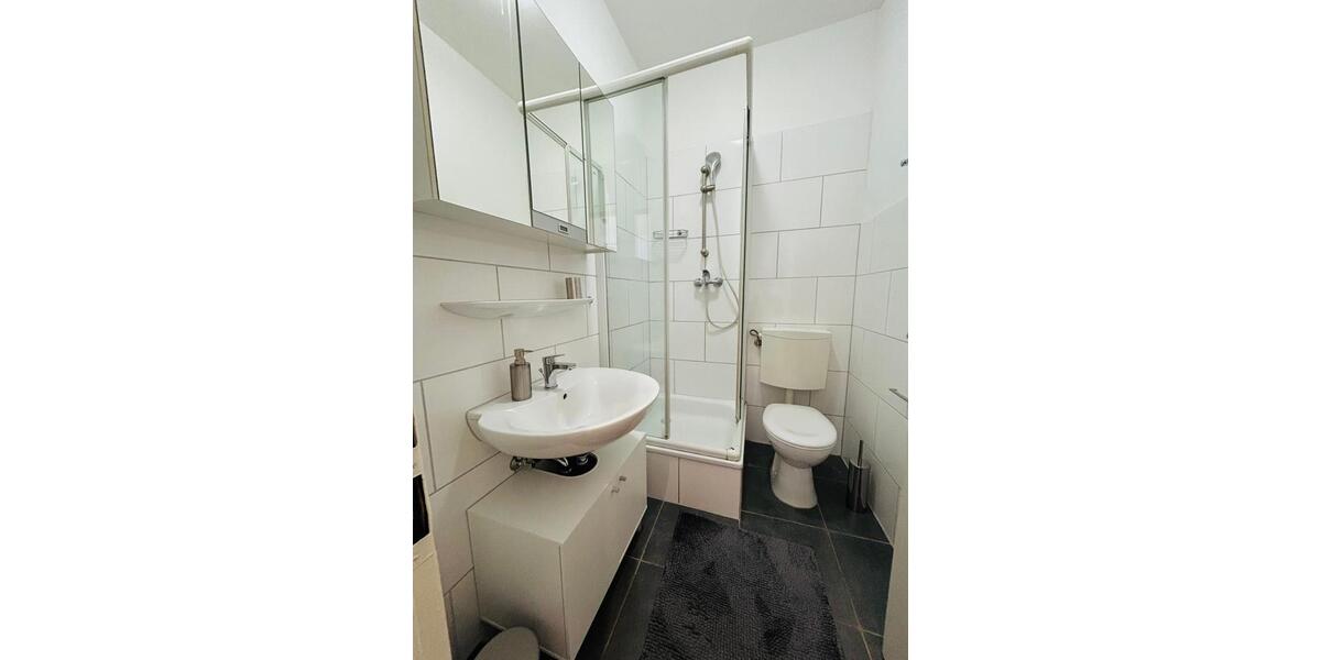 Vollmöbilierte Altbauwohnung auf Zeit am Düsseldorfer Volksgarten 1 zimmer