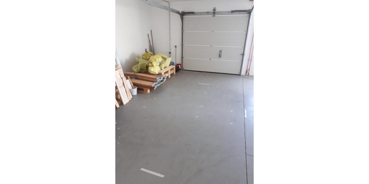 Halle mit Büro zimmer