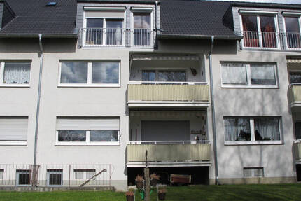 modernisierte 3 Zi- Wohnung mit Balkon in Porz-Zündrorf, Garage