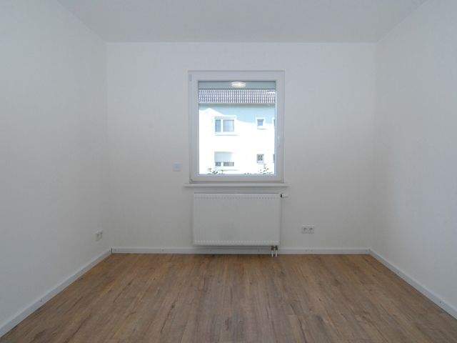 Düsseldorf-Unterrath: 3-Zimmer ETW mit Küche, Bad u. Flur ... plus 27 m² Nutzfläche im UG inkl. Gartennutzung ... Erstbezug nach Totalsanierung 3 zimmer