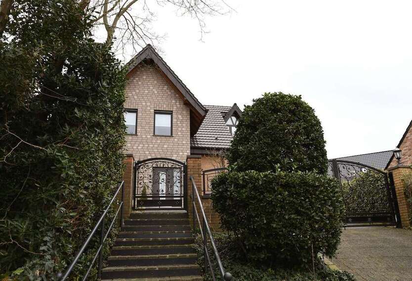 Haus zum Mieten in Neuss 1.790 € 145.5 m²