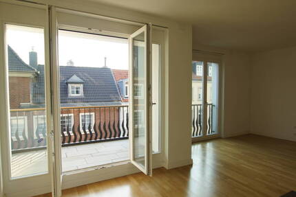 Über den Dächern von Düsseldorf - Luxuriöse 2 Zimmer-Wohnung mit Einbauküche