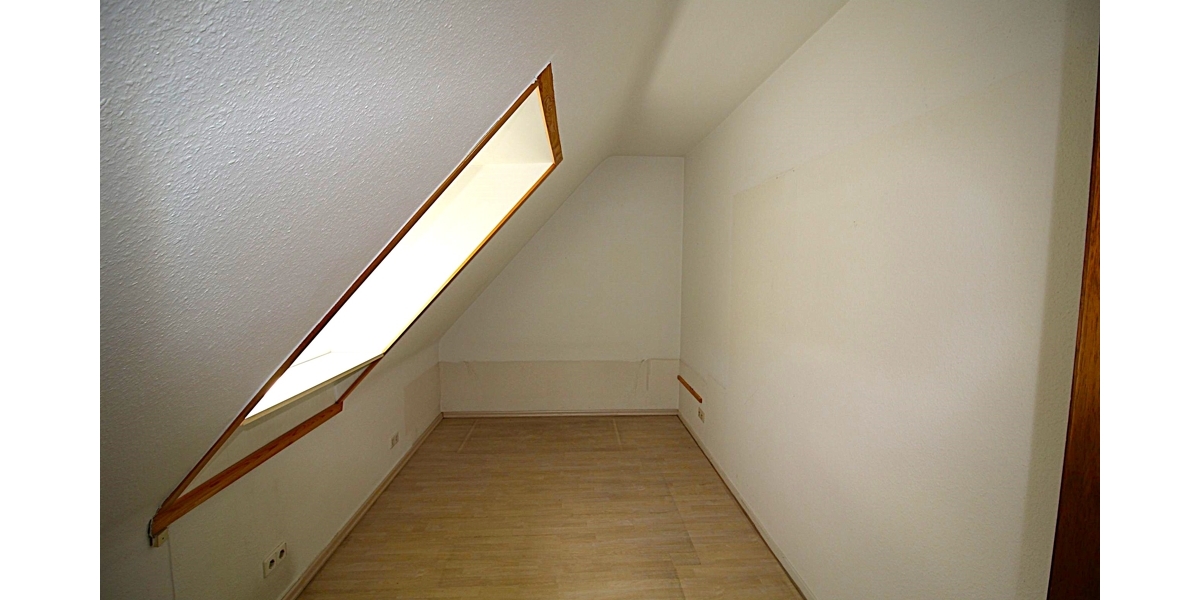 Raumwunder mit diversen Nutzungsmöglichleiten: Massives EFH mit Garten, Garage und viel Potenzial 7 zimmer