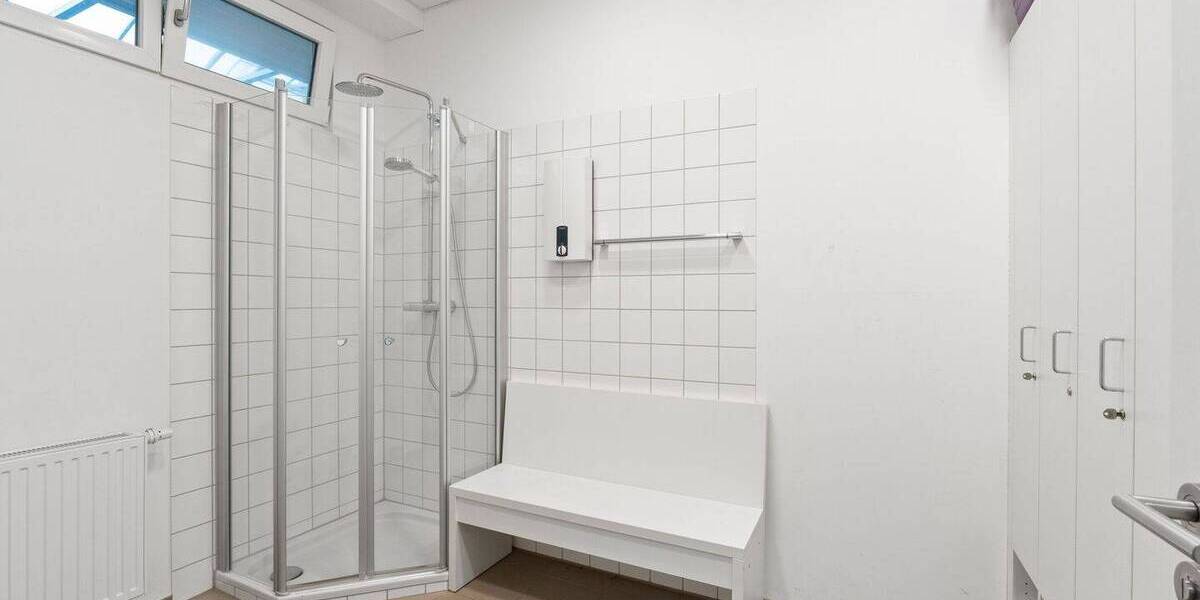 Ihr neuer Unternehmensstandort in Neuss: Moderne Gewerbehalle mit repräsentativem Bürotrakt zimmer