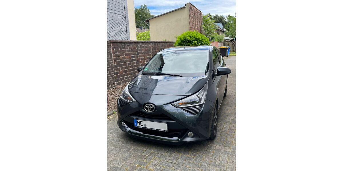 Toyota Aygo (X) 66.000 km 9.980 &euro; Solingen 42697