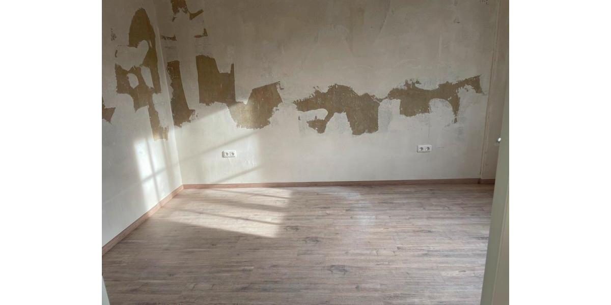 3-Zimmer-Wohnung im Dachgeschoss in Sanierungsphase 3 zimmer