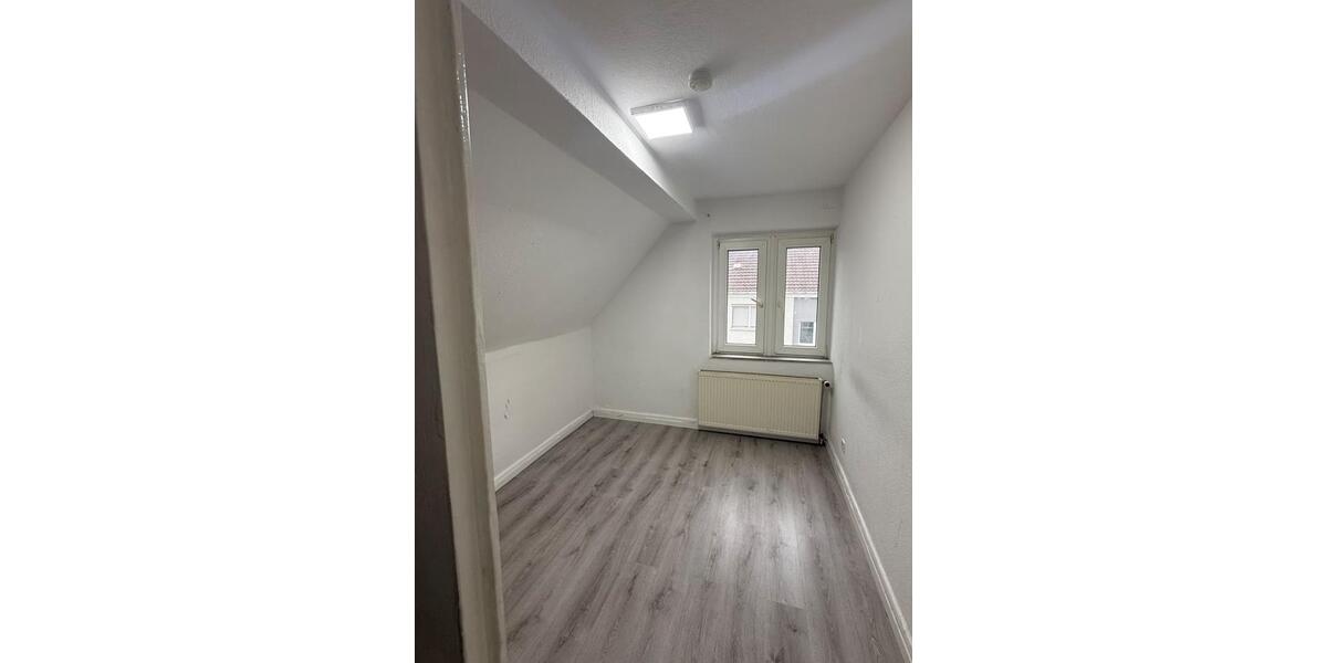 Dachgeschoßwohnung Duisburg Rheinhausen - 2.5 Zimmer, 60 m&sup2;, 600&euro; | Angebot:26460786