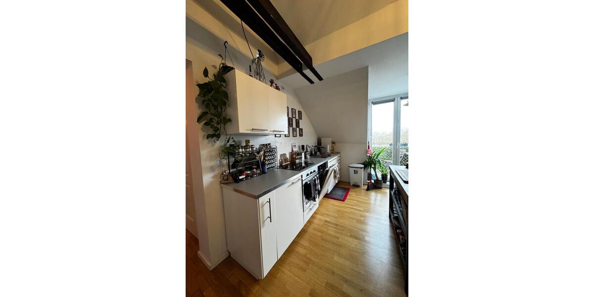 Sanierte 90qm DG-Wohnung mit Balkon, 2,5 Zi. ab 01.04.2026 D-Rath 2.5 zimmer