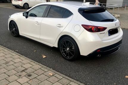 Mazda 3 145.100 km 8.900 &euro; Neuss 41462
