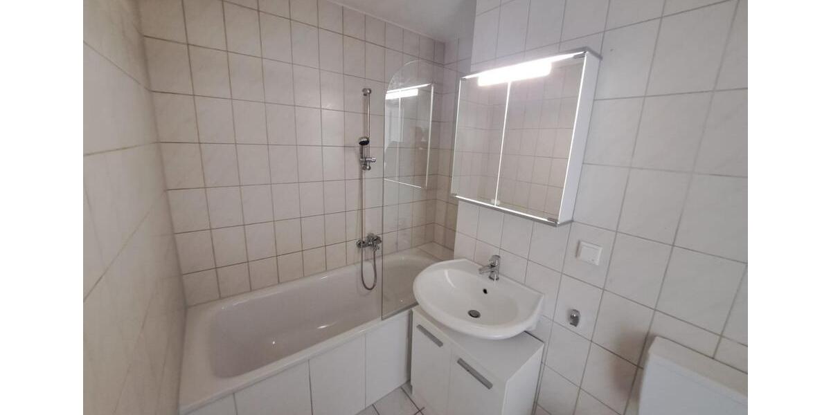 Dachgeschoßwohnung Oberhausen - 2.5 Zimmer, 54 m&sup2;, 400&euro; | Angebot:26424624