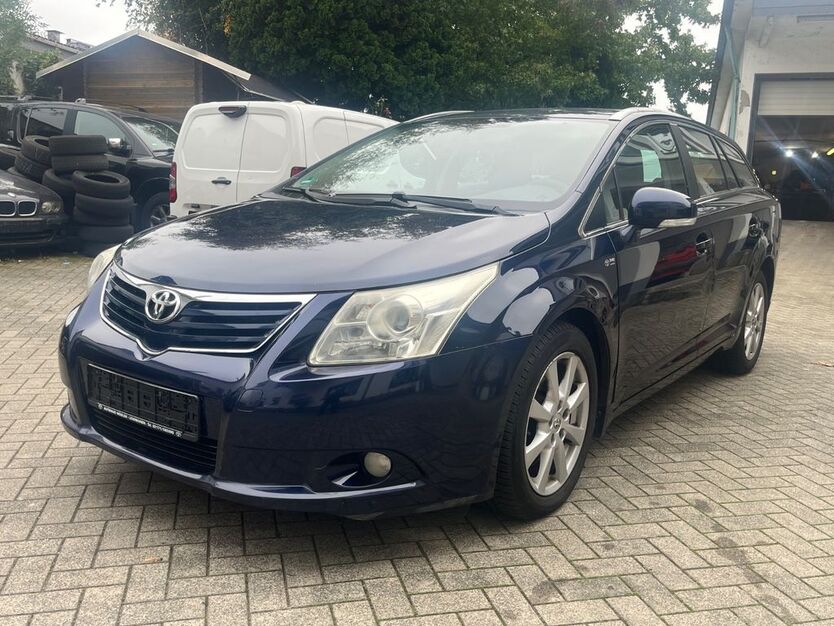 Toyota Avensis 268.000 km 2.850 € Solingen 42657