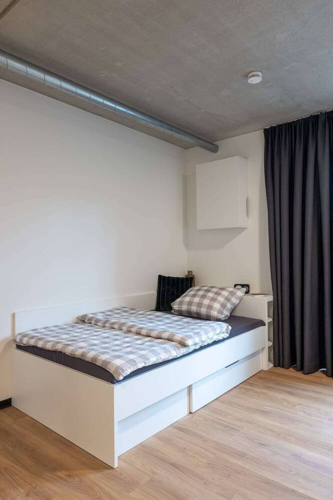 DIE ZimmerEI | Modern + zentral: möbliertes Apartment für Studierende & Auszubildende | Maxi Bude