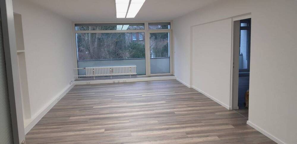 Sehr funktionale Büro- Praxis oder Galeriefläche in gutsichtbarer und frequentierter Lage