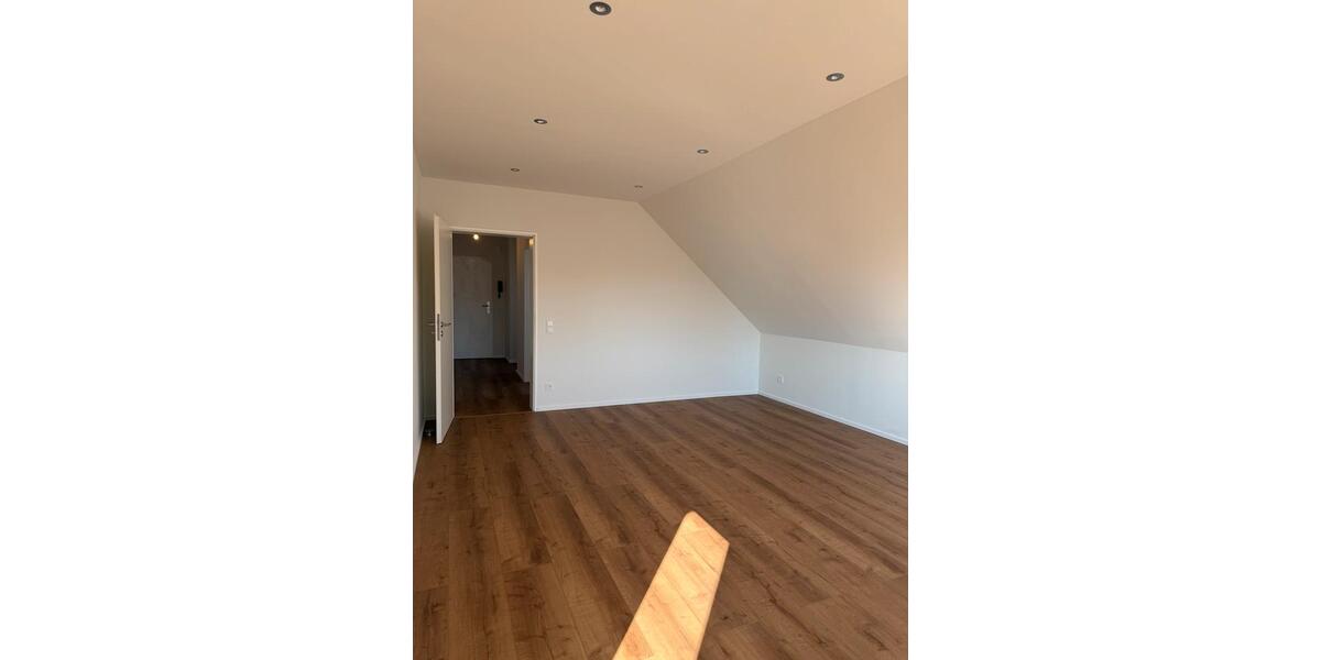 Dachgeschoßwohnung Langenfeld (Rheinland) - 3 Zimmer, 87 m&sup2;, 1.200&euro; | Angebot:26301690