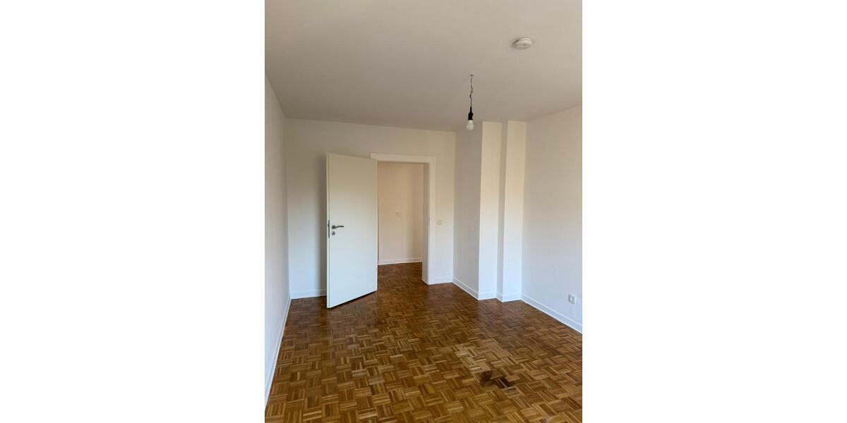 Etagenwohnung Krefeld - 4 Zimmer, 96 m&sup2;, 725&euro; | Angebot:25646816
