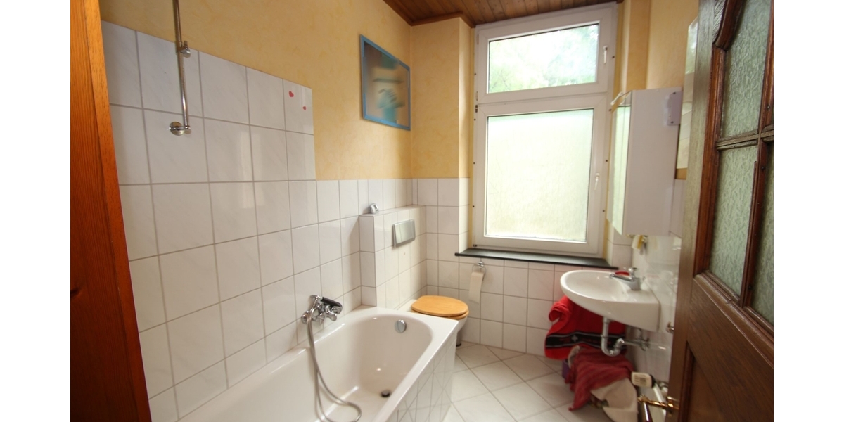 Mehrfamilienhaus mit drei Wohneinheiten und Entwicklungspotenzial 6 zimmer