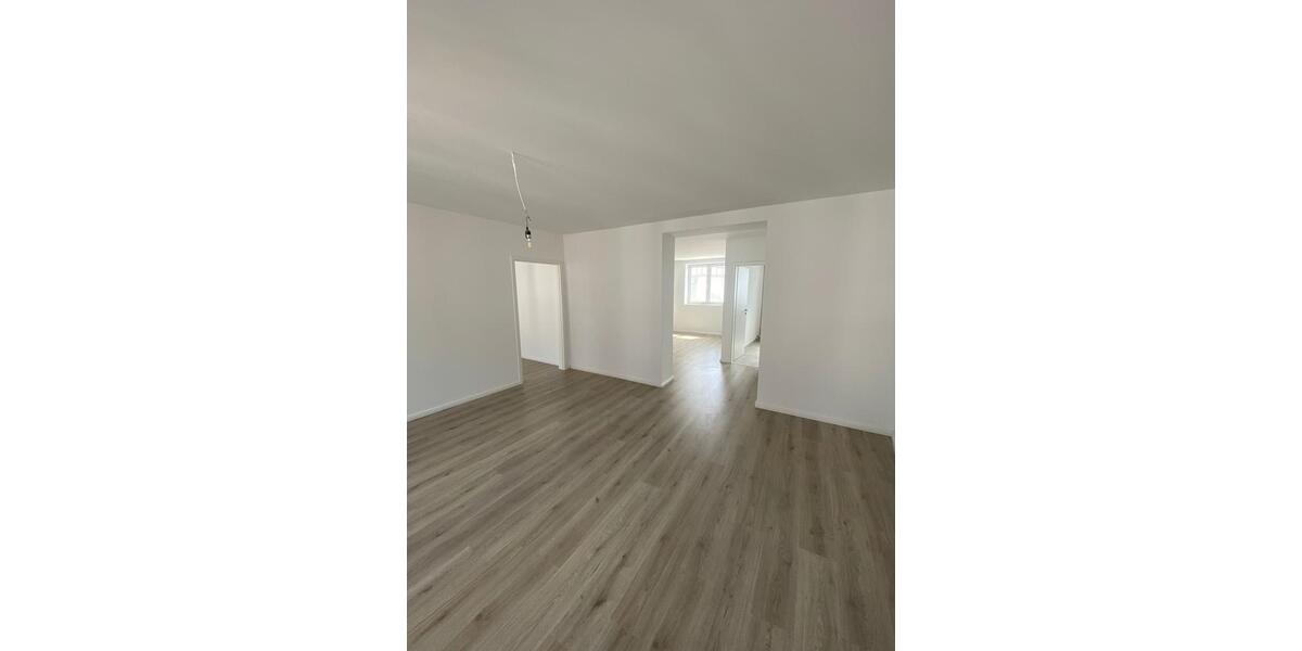 Etagenwohnung Neuss - 2 Zimmer, 68 m&sup2;, 750&euro; | Angebot:26429984