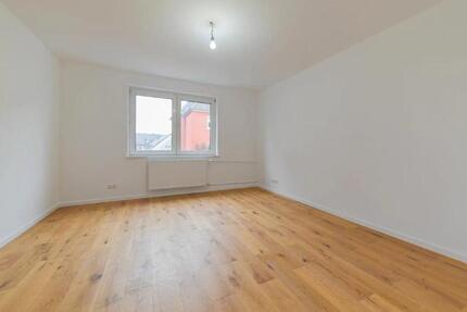 *BEZUGSFREIE 2 ZI Wohnung MIT SÜD-BALKON*+Garage+Aufzug