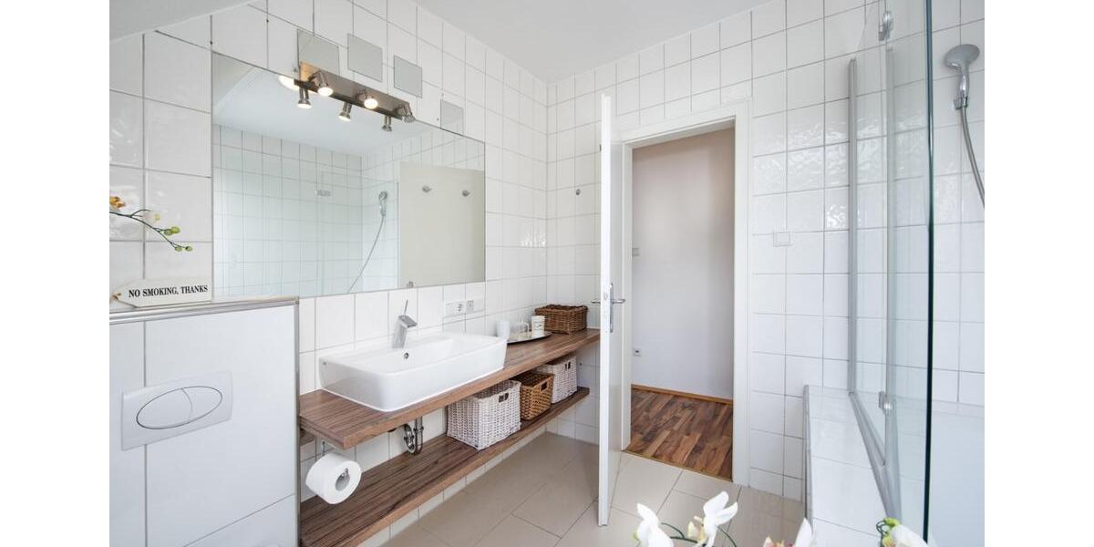 Dachgeschoßwohnung Düsseldorf Stadtbezirk 9 - 2 Zimmer, 60 m&sup2;, 1.200&euro; | Angebot:26060208