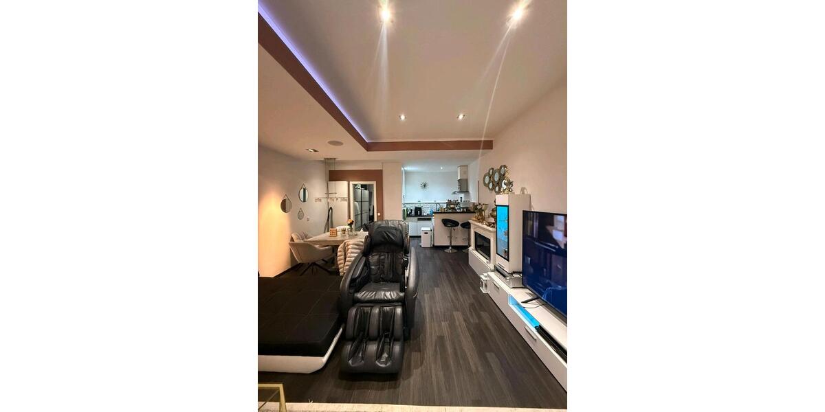 Ich biete eine wunderschöne 4 Zimmer whg.in lierenfeld an 4 zimmer