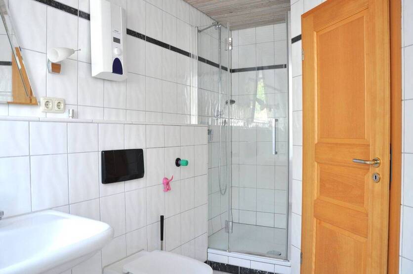 Stilvolles Generationenhaus: DHH, 7 Zimmer, 3 Bäder, großer Garten, Stellplatz