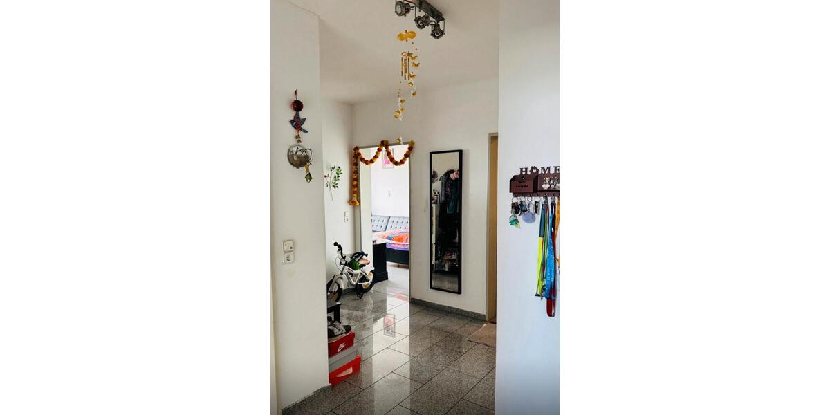 Etagenwohnung Neuss - 3 Zimmer, 90 m&sup2;, 650&euro; | Angebot:25809228