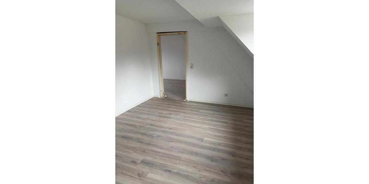 Dachgeschoßwohnung Neuss Reuschenberg - 1 Zimmer, 39 m&sup2;, 280&euro; | Angebot:25270829