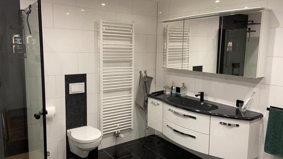 Moderne EG 2 Zi Wohnung Zentrale Lage Stellplatz 2 zimmer