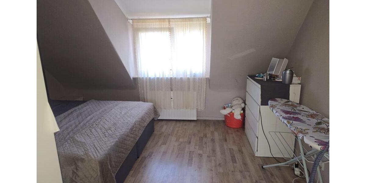 Dachgeschoßwohnung Dormagen - 3 Zimmer, 70 m&sup2;, 1.000&euro; | Angebot:25047252