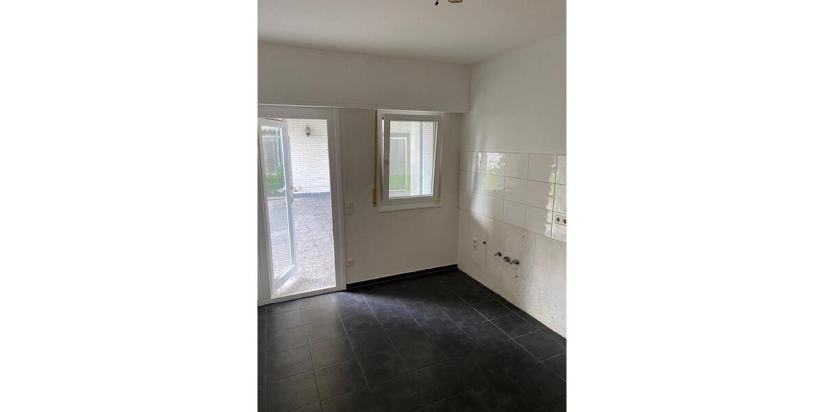 Erdgeschoßwohnung Krefeld - 3 Zimmer, 120 m&sup2;, 1.250&euro; | Angebot:25714479