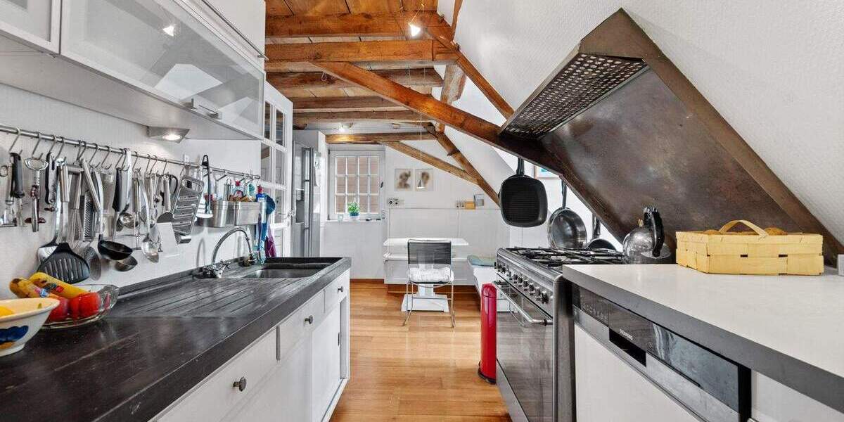 Nichts von der Stange: Einzigartiges Dachgeschoss plus Garten 3 zimmer